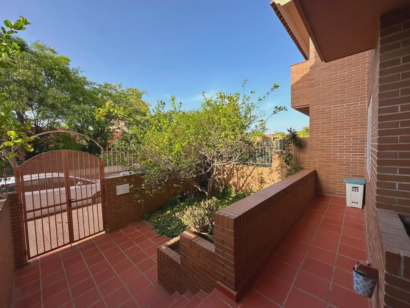 4 soveværelse Byhus til leje i Alicante by med swimmingpool garage - € 2.300 (Ref: 10036270)