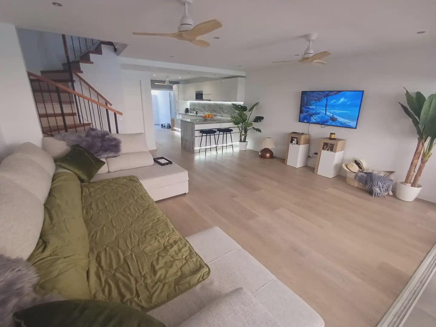 4 bedroom Townhouse for rent in Alicante / Alacant city with pool garage - € 3,500 (Ref: 10042255)