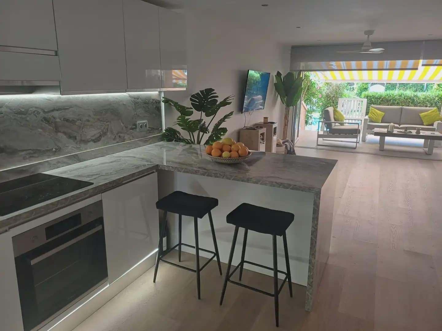 4 bedroom Townhouse for rent in Alicante / Alacant city with pool garage - € 3,500 (Ref: 10042255)