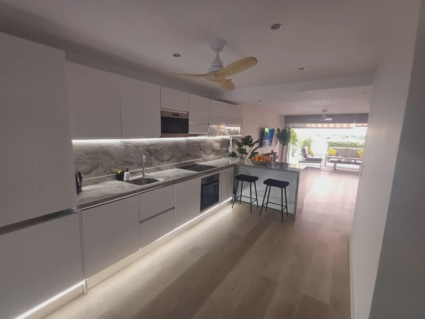 4 bedroom Townhouse for rent in Alicante / Alacant city with pool garage - € 3,500 (Ref: 10042255)