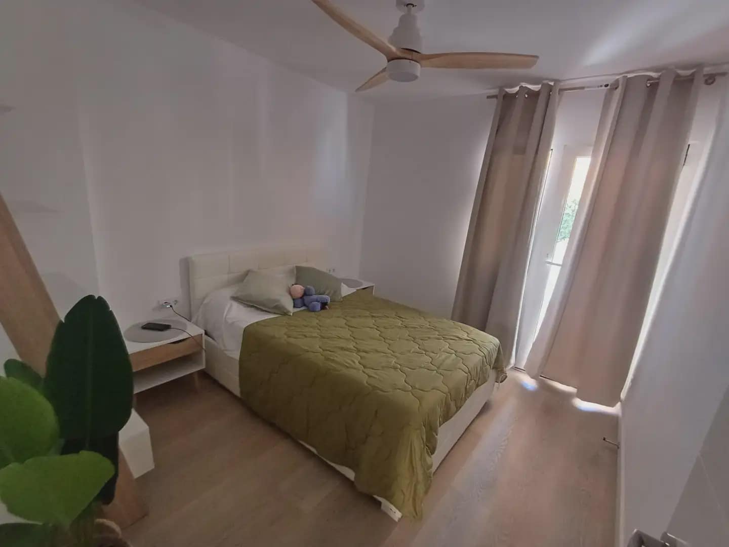 4 bedroom Townhouse for rent in Alicante / Alacant city with pool garage - € 3,500 (Ref: 10042255)