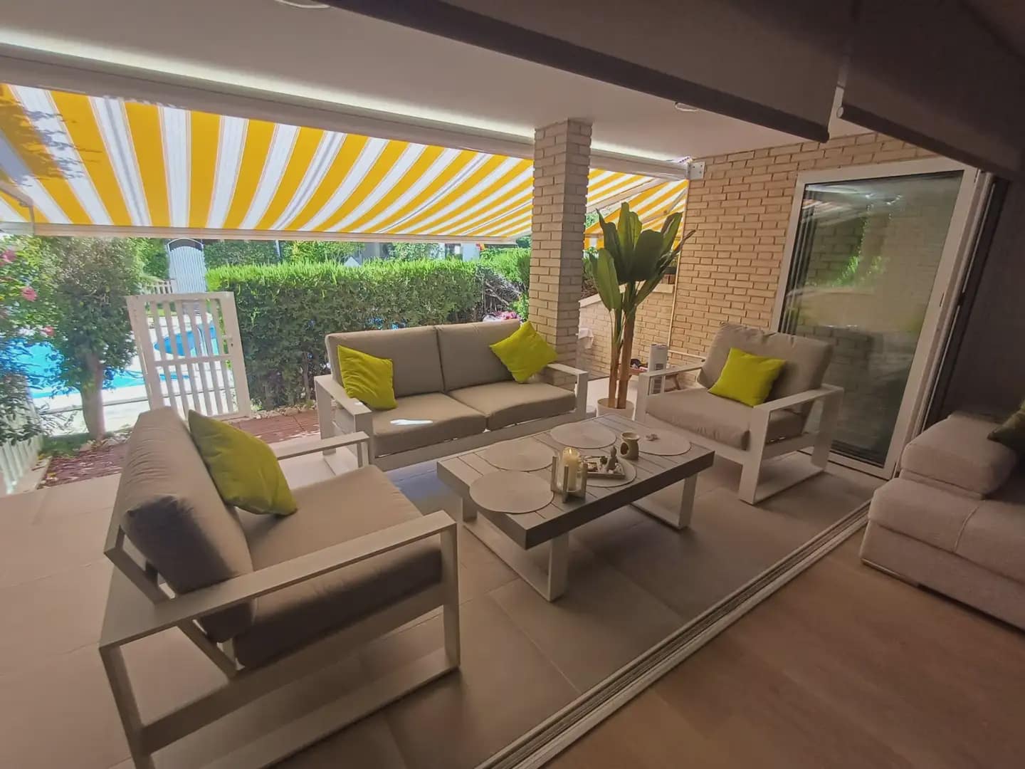 4 bedroom Townhouse for rent in Alicante / Alacant city with pool garage - € 3,500 (Ref: 10042255)