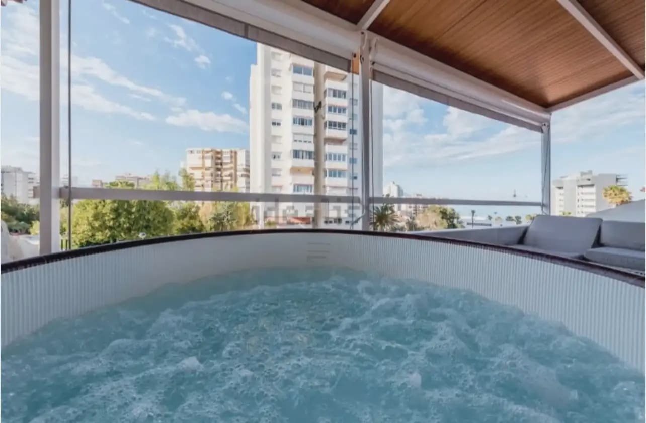 4 bedroom Townhouse for rent in Alicante / Alacant city with pool garage - € 3,500 (Ref: 10042255)