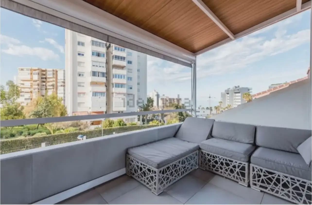 4 bedroom Townhouse for rent in Alicante / Alacant city with pool garage - € 3,500 (Ref: 10042255)