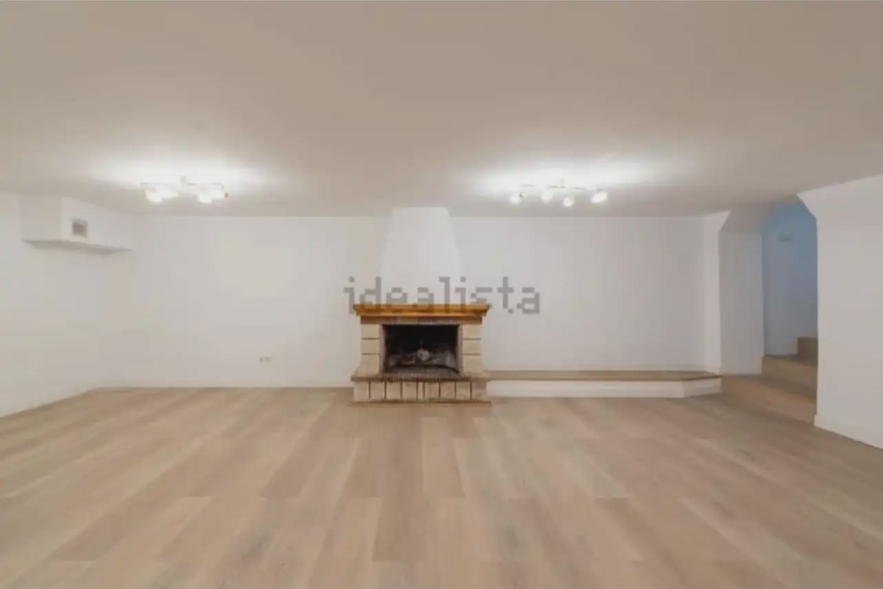 4 bedroom Townhouse for rent in Alicante / Alacant city with pool garage - € 3,500 (Ref: 10042255)