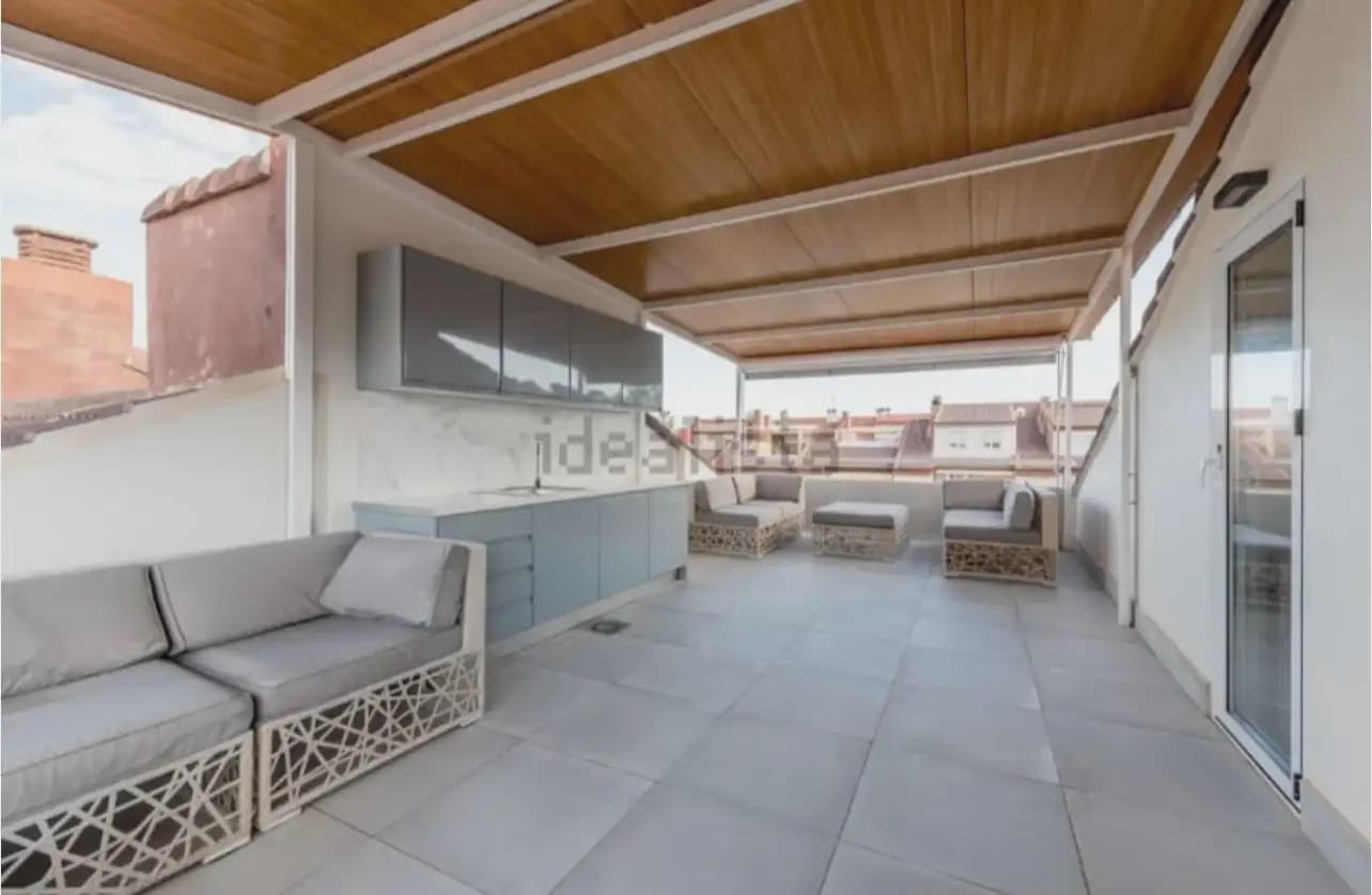 4 bedroom Townhouse for rent in Alicante / Alacant city with pool garage - € 3,500 (Ref: 10042255)
