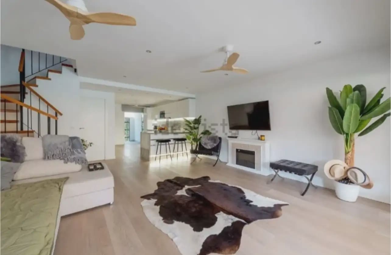 4 bedroom Townhouse for rent in Alicante / Alacant city with pool garage - € 3,500 (Ref: 10042255)