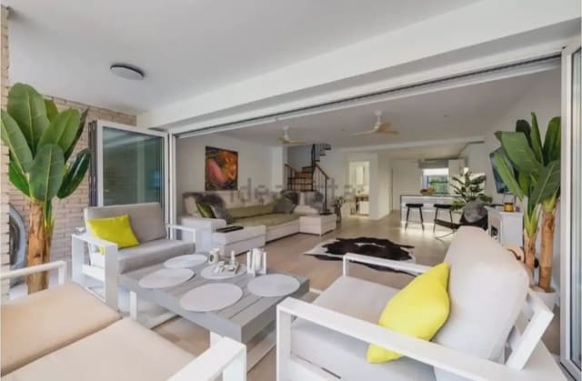 4 bedroom Townhouse for rent in Cabo de las Huertas, Alicante / Alacant city with pool garage - € 3,500 (Ref: 10042255)