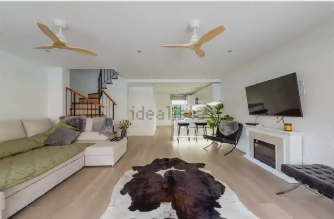 4 bedroom Townhouse for rent in Alicante / Alacant city with pool garage - € 3,500 (Ref: 10042255)