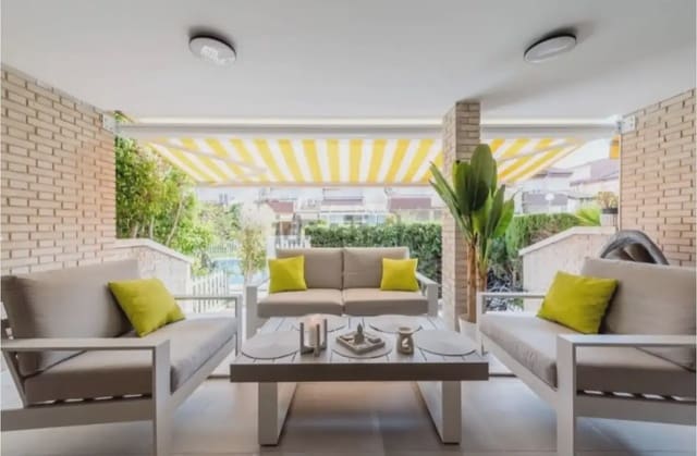 4 bedroom Townhouse for rent in Cabo de las Huertas, Alicante / Alacant city with pool garage - € 3,500 (Ref: 10042255)