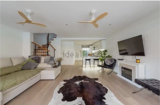 4 bedroom Townhouse for rent in Cabo de las Huertas, Alicante / Alacant city with pool garage - € 3,500 (Ref: 10042255)