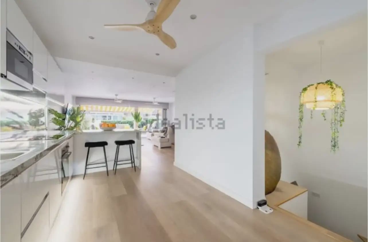 4 bedroom Townhouse for rent in Alicante / Alacant city with pool garage - € 3,500 (Ref: 10042255)
