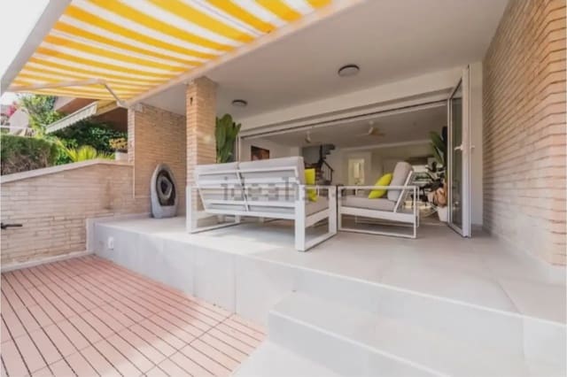 4 bedroom Townhouse for rent in Cabo de las Huertas, Alicante / Alacant city with pool garage - € 3,500 (Ref: 10042255)