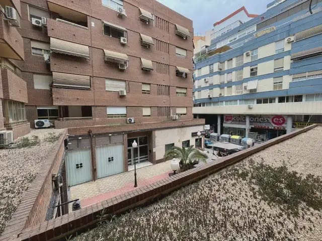 3 makuuhuone Asunto vuokrattavana paikassa Ensanche - Diputacion, Alicante kaupunki - 1 200 € (Ref: 10042328)