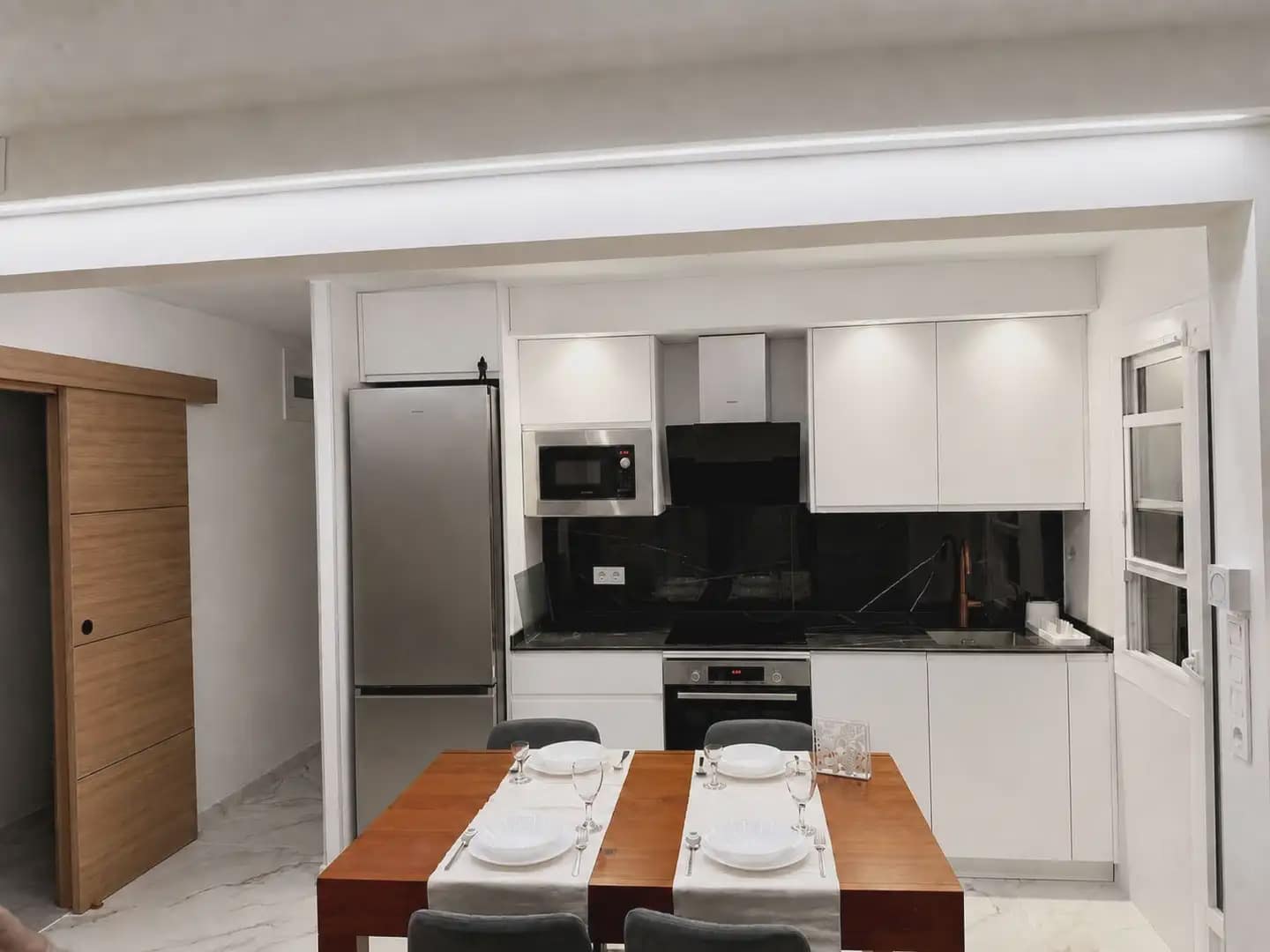 4 slaapkamer Flat te huur in Alicante stad - € 1.800 (Ref: 10044214)