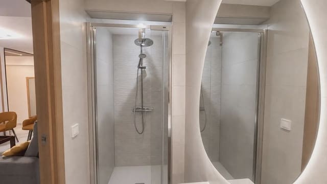 Piso de 4 habitaciones en Santo Domingo, Alicante / Alacant ciudad en alquiler - 1.800 € (Ref: 10044214)