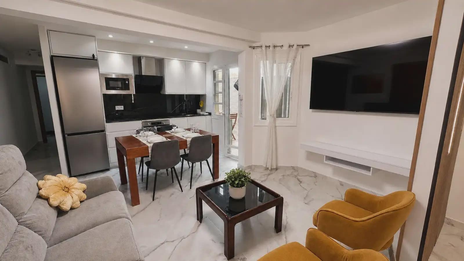 4 slaapkamer Flat te huur in Alicante stad - € 1.800 (Ref: 10044214)