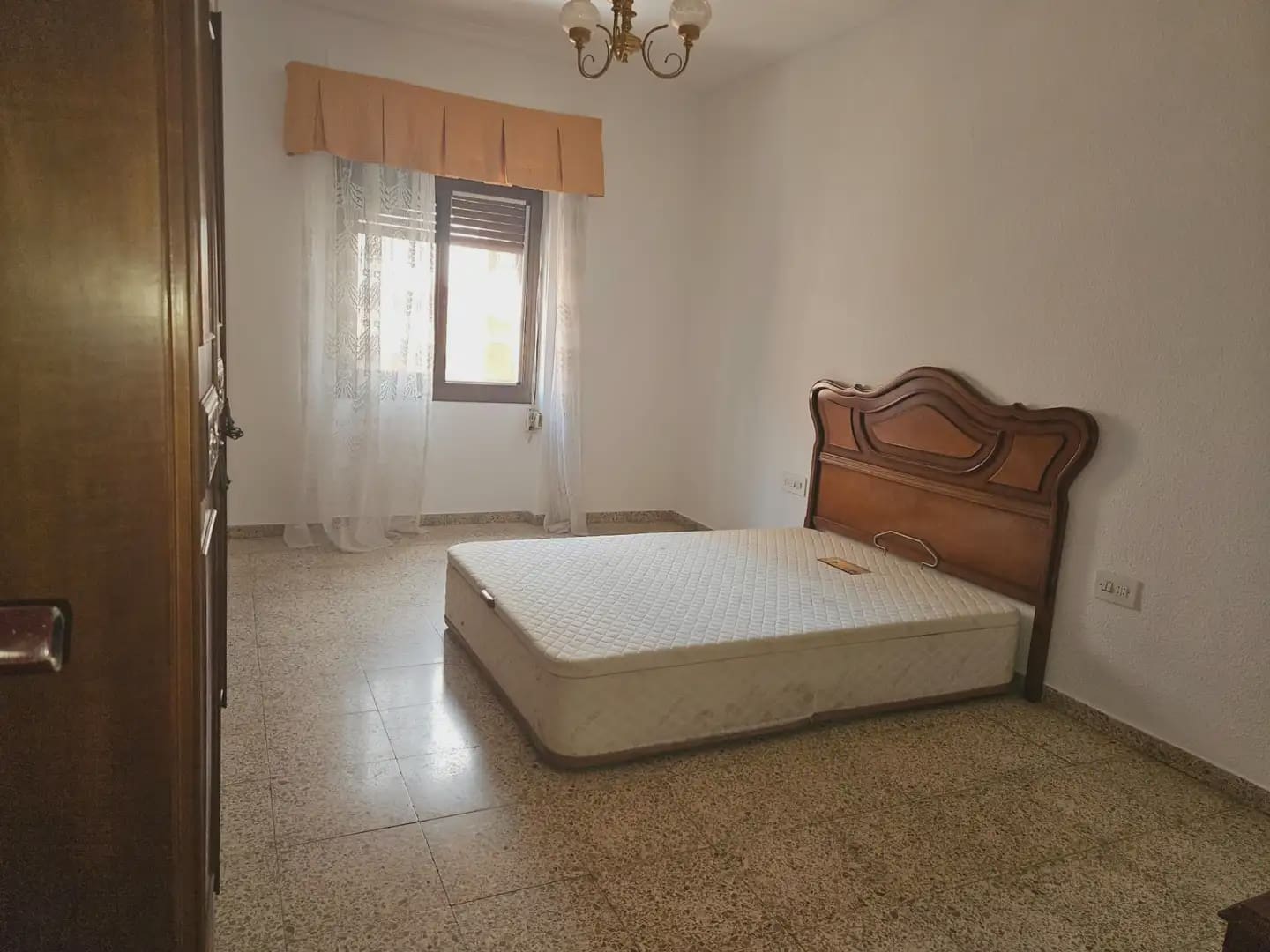 5 soveværelse Lejlighed til salg i Alicante by - € 180.000 (Ref: 10074771)