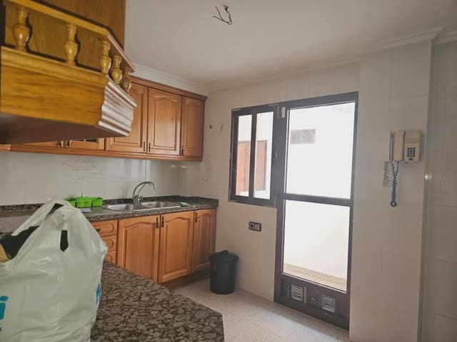 5 soveværelse Lejlighed til salg i Los Ángeles, Alicante by - € 180.000 (Ref: 10074771)