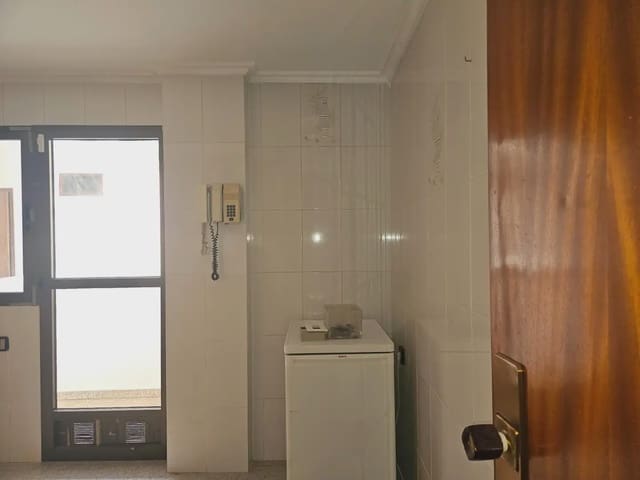 5 soveværelse Lejlighed til salg i Los Ángeles, Alicante by - € 180.000 (Ref: 10074771)