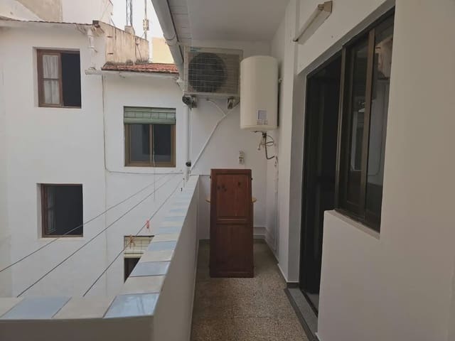 5 soveværelse Lejlighed til salg i Los Ángeles, Alicante by - € 180.000 (Ref: 10074771)