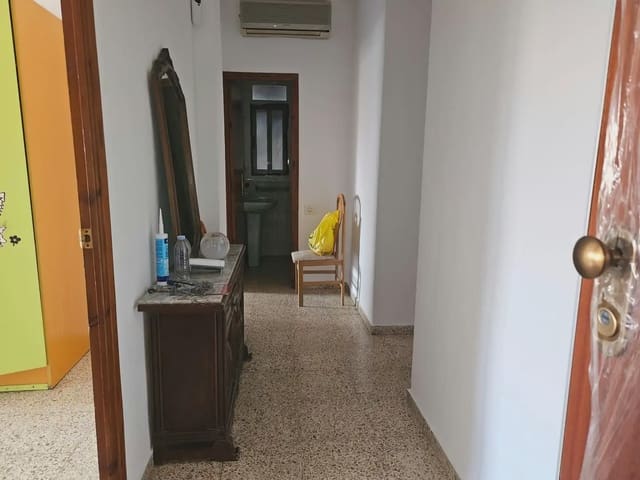 5 soveværelse Lejlighed til salg i Los Ángeles, Alicante by - € 180.000 (Ref: 10074771)