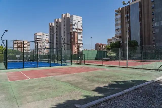 2 bedroom Flat for sale in Alicante / Alacant city with pool garage - € 320,000 (Ref: 10101423)
