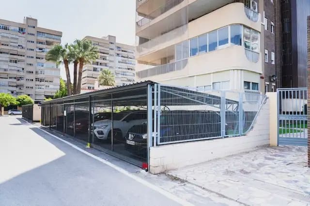 2 bedroom Flat for sale in Alicante / Alacant city with pool garage - € 320,000 (Ref: 10101423)