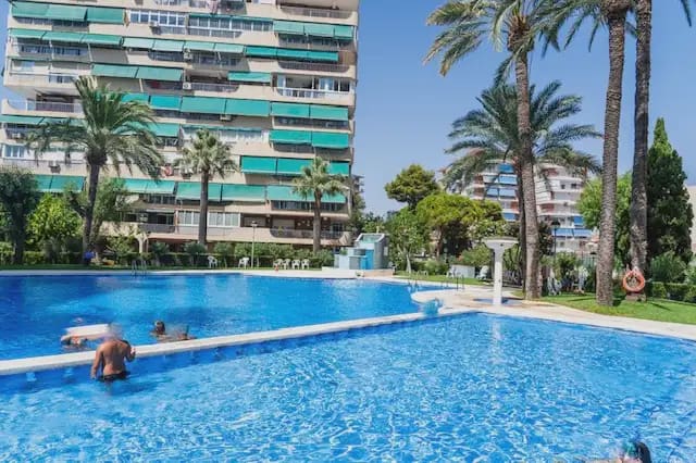 2 bedroom Flat for sale in Alicante / Alacant city with pool garage - € 320,000 (Ref: 10101423)