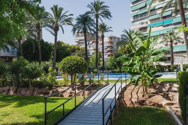 2 bedroom Flat for sale in Alicante / Alacant city with pool garage - € 320,000 (Ref: 10101423)