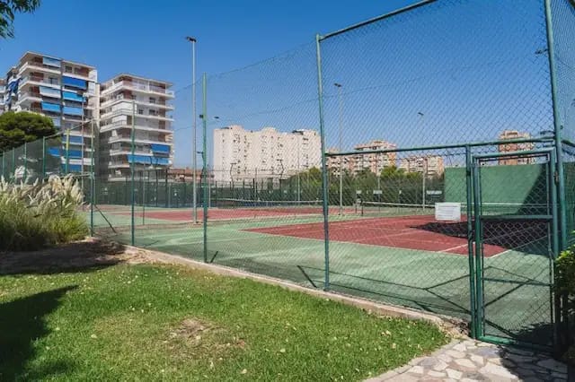 2 bedroom Flat for sale in Alicante / Alacant city with pool garage - € 320,000 (Ref: 10101423)
