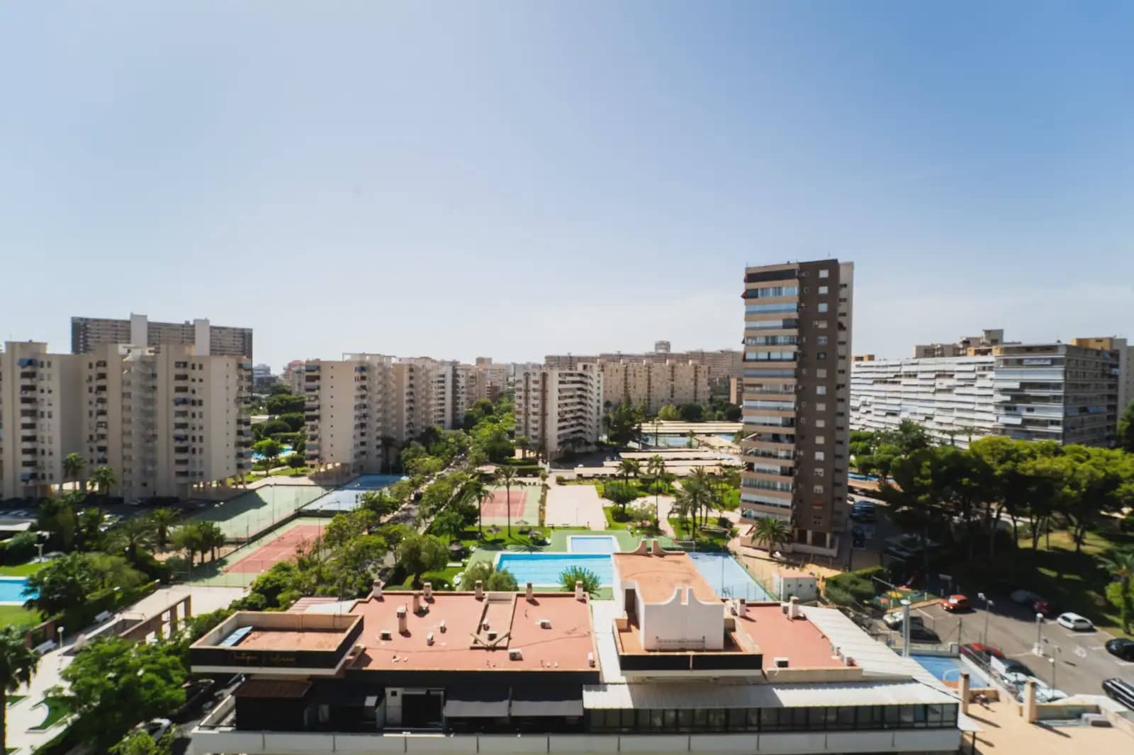 2 bedroom Flat for sale in Alicante / Alacant city with pool garage - € 320,000 (Ref: 10101423)
