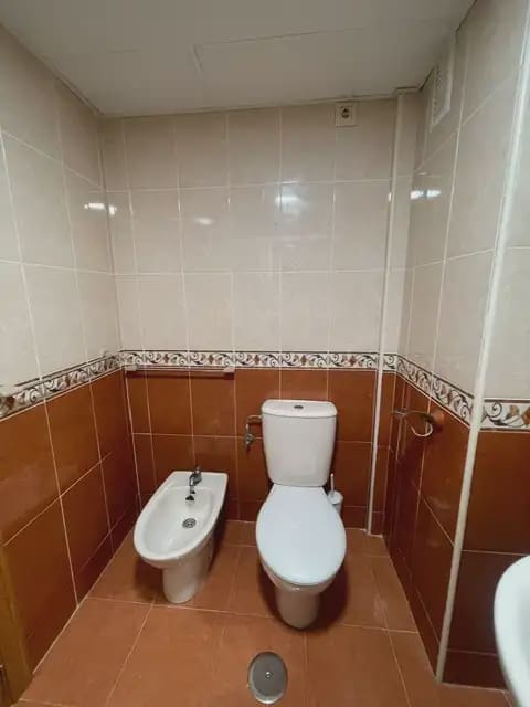 4 soverom Leilighet til leie i Alicante by med svømmebasseng garasje - € 1 350 (Ref: 10127387)
