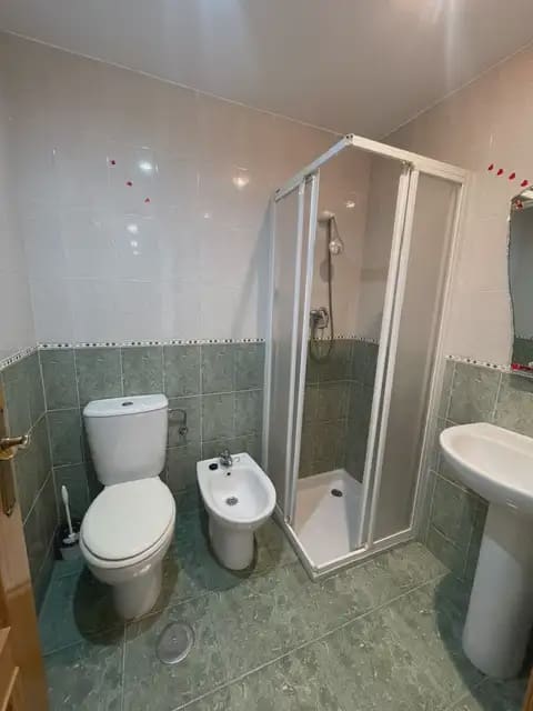 4 soverom Leilighet til leie i Alicante by med svømmebasseng garasje - € 1 350 (Ref: 10127387)