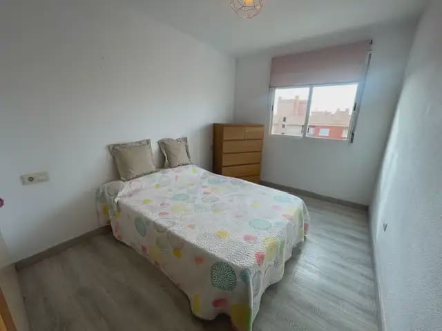 4 soverom Leilighet til leie i Alicante by med svømmebasseng garasje - € 1 350 (Ref: 10127387)