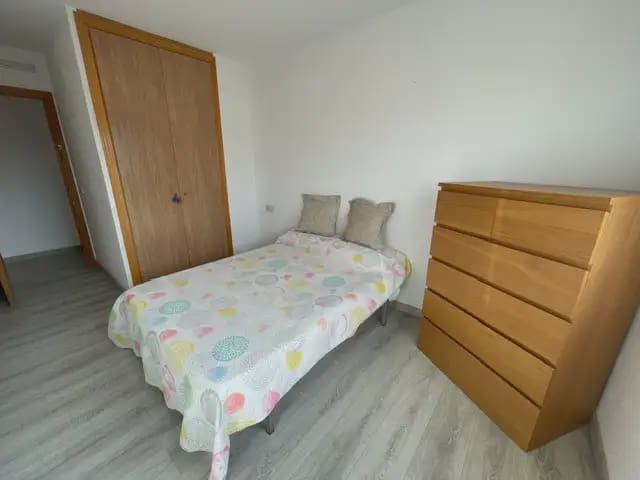 4 soverom Leilighet til leie i Alicante by med svømmebasseng garasje - € 1 350 (Ref: 10127387)