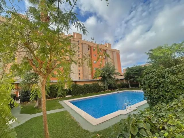 4 soverom Leilighet til leie i Alicante by med svømmebasseng garasje - € 1 350 (Ref: 10127387)