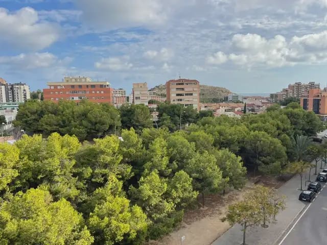 4 soverom Leilighet til leie i Garbinet - Parque de las Avenidas, Alicante by med svømmebasseng garasje - € 1 350 (Ref: 10127387)