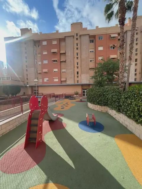 4 soverom Leilighet til leie i Alicante by med svømmebasseng garasje - € 1 350 (Ref: 10127387)