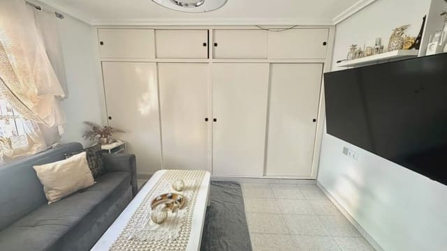 4 soveværelse Lejlighed til salg i Virgen del Remedio - Parque lo Morant, Alicante by - € 160.000 (Ref: 10145368)