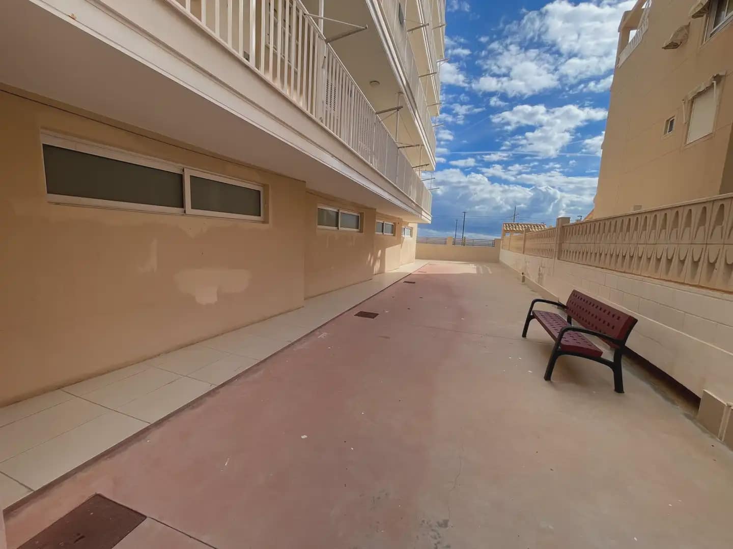 Commercial for rent in El Campello - € 1,200 (Ref: 10158842)