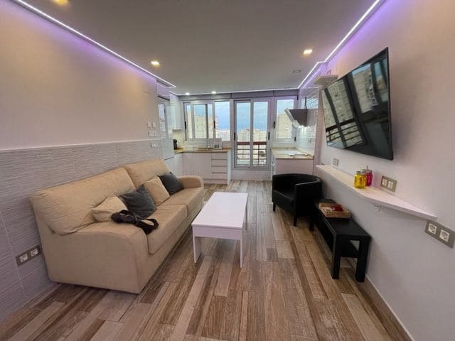 1 sovrum Lägenhet att hyra i Alicante stad med pool - 1 150 € (Ref: 7292102)
