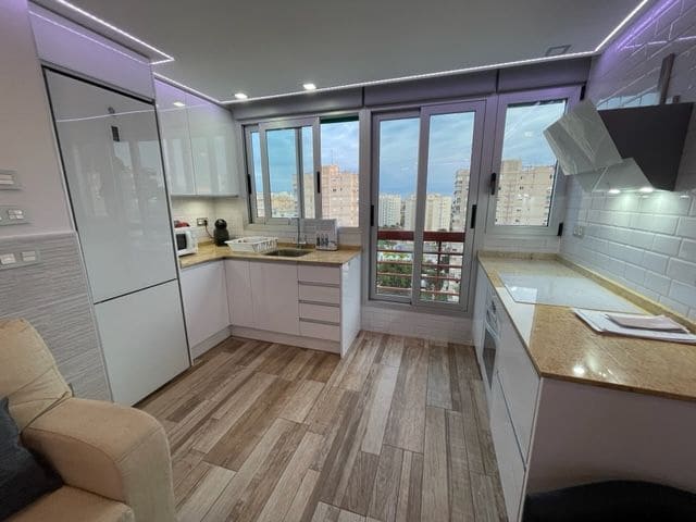 1 sovrum Lägenhet att hyra i Alicante stad med pool - 1 150 € (Ref: 7292102)