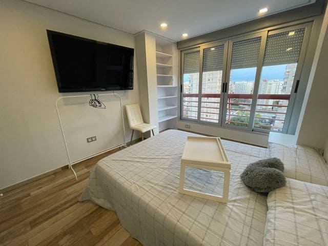 1 sovrum Lägenhet att hyra i Alicante stad med pool - 1 150 € (Ref: 7292102)