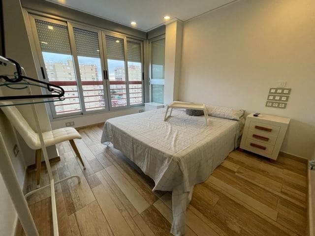 1 sovrum Lägenhet att hyra i Alicante stad med pool - 1 150 € (Ref: 7292102)