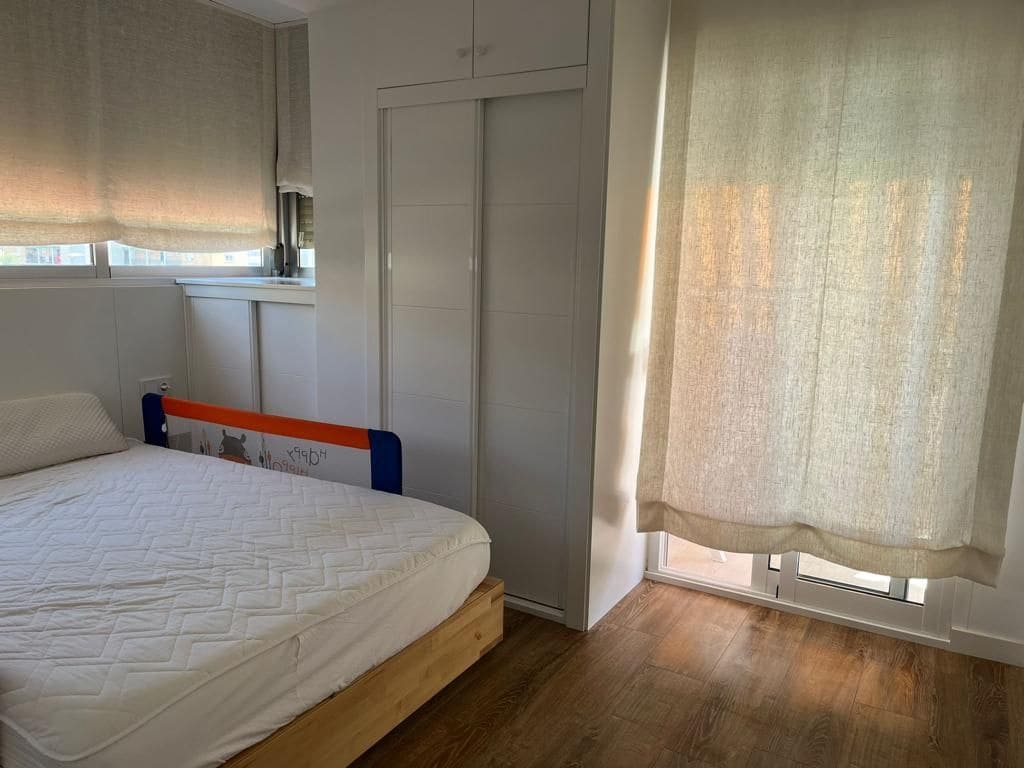 3 soveværelse Lejlighed til leje i Alicante by med swimmingpool garage - € 1.500 (Ref: 7295697)