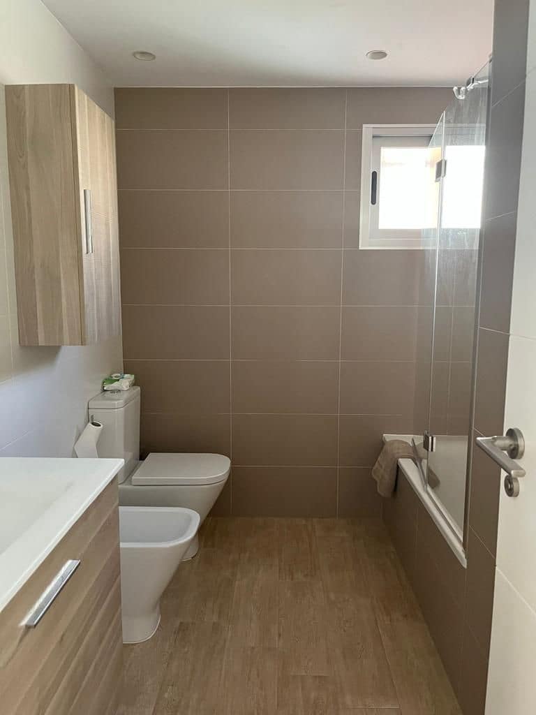 3 soveværelse Lejlighed til leje i Alicante by med swimmingpool garage - € 1.500 (Ref: 7295697)