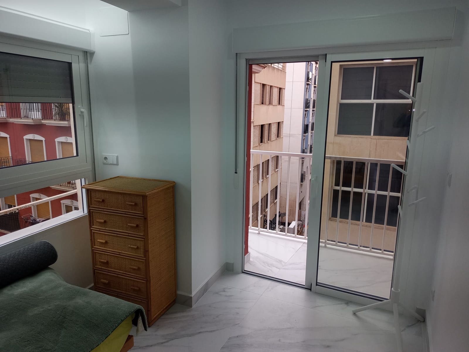 3 bedroom Flat for rent in Alicante / Alacant city - € 1,600 (Ref: 7303014)