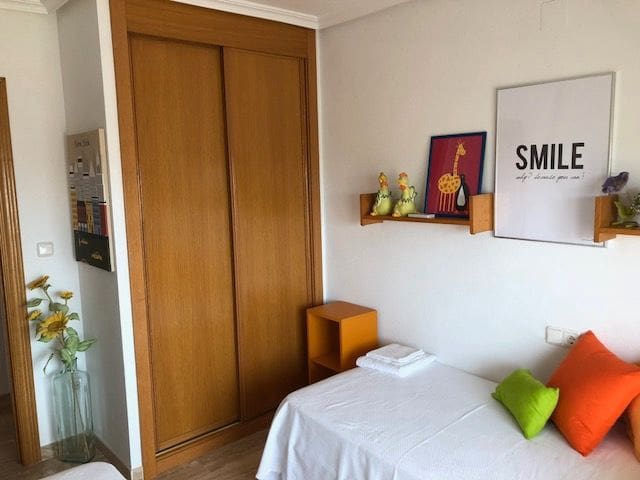 2 bedroom Beach Apartment for rent in El Campello with pool garage - € 1,900 (Ref: 7413385)