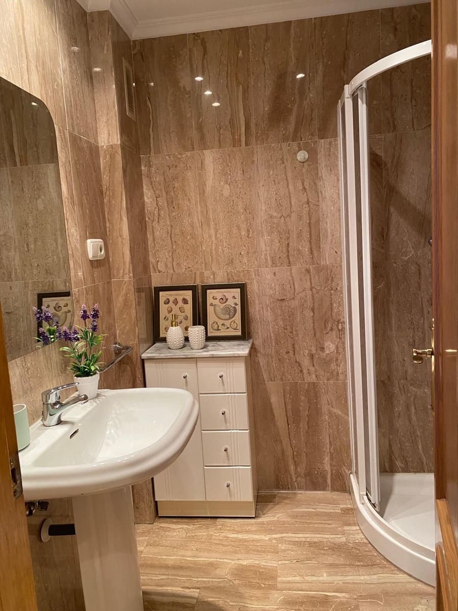 2 bedroom Beach Apartment for rent in El Campello with pool garage - € 1,900 (Ref: 7413385)